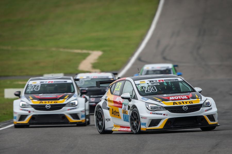  Opel Astra TCR 2016 года  (фото 28 из 29)